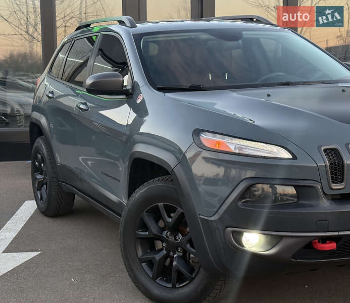 Внедорожник / Кроссовер Jeep Cherokee 2014 в Киеве