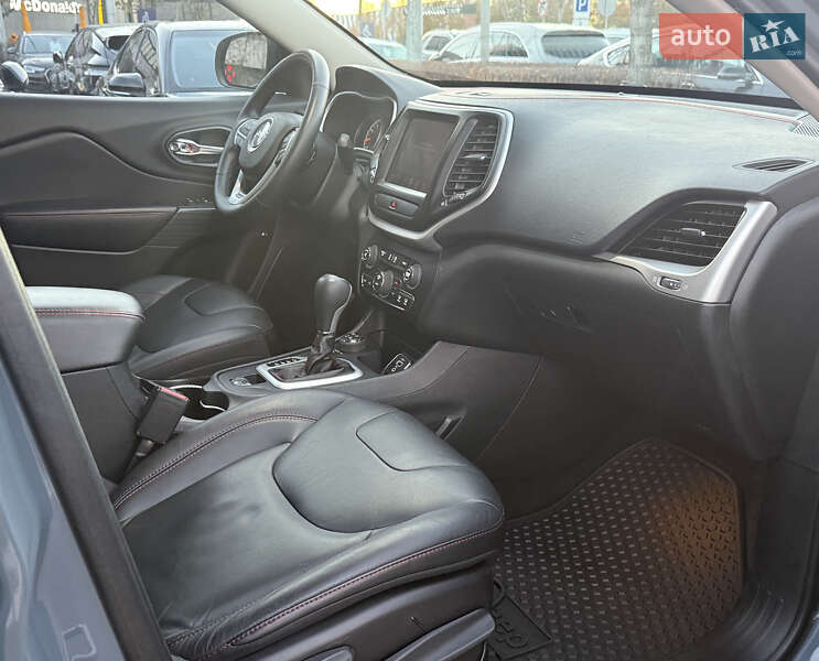 Внедорожник / Кроссовер Jeep Cherokee 2014 в Киеве