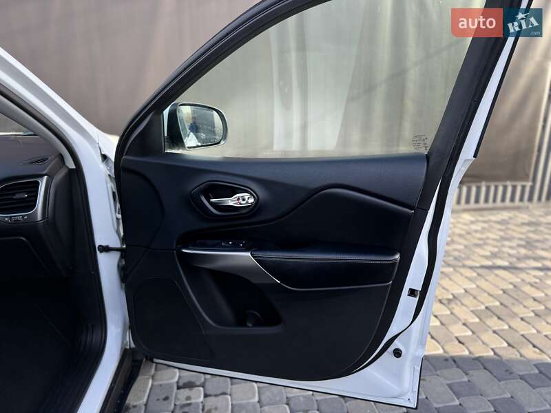 Внедорожник / Кроссовер Jeep Cherokee 2019 в Львове