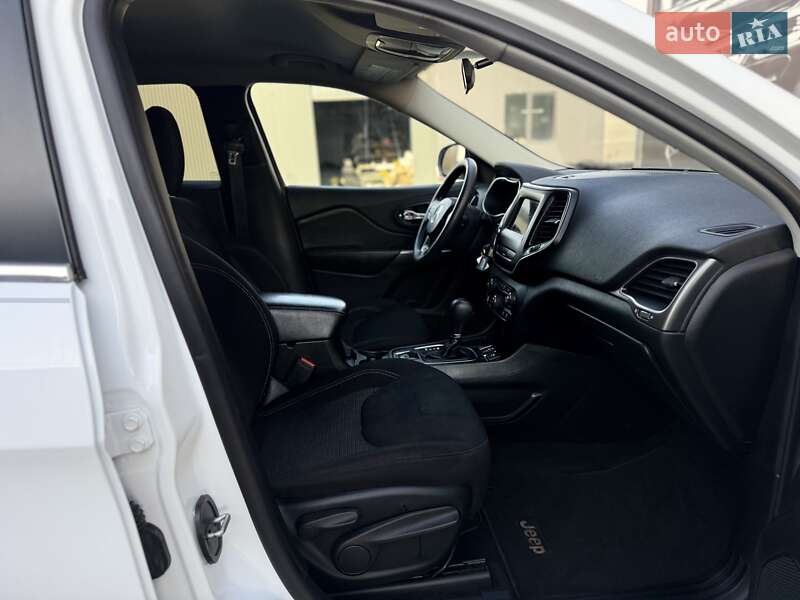 Внедорожник / Кроссовер Jeep Cherokee 2019 в Львове