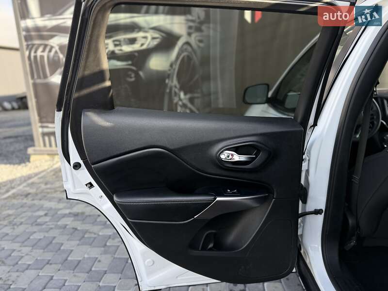 Внедорожник / Кроссовер Jeep Cherokee 2019 в Львове