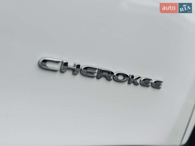 Внедорожник / Кроссовер Jeep Cherokee 2015 в Кременчуге