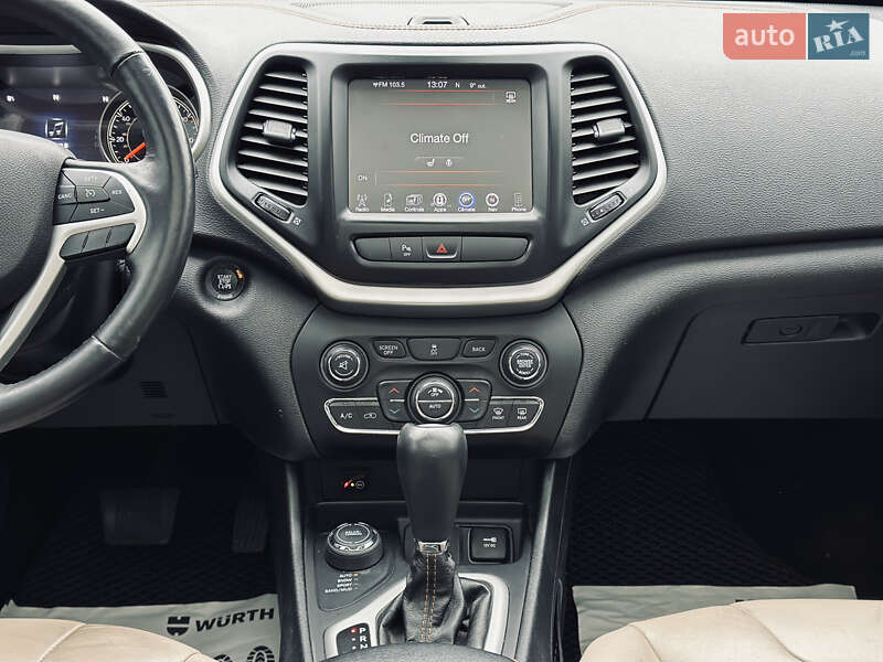 Внедорожник / Кроссовер Jeep Cherokee 2015 в Кременчуге