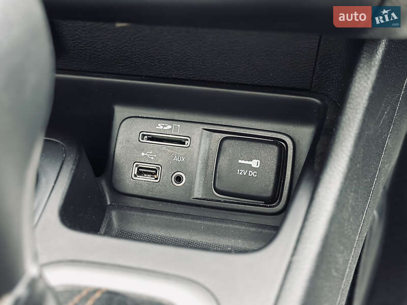 Внедорожник / Кроссовер Jeep Cherokee 2015 в Кременчуге