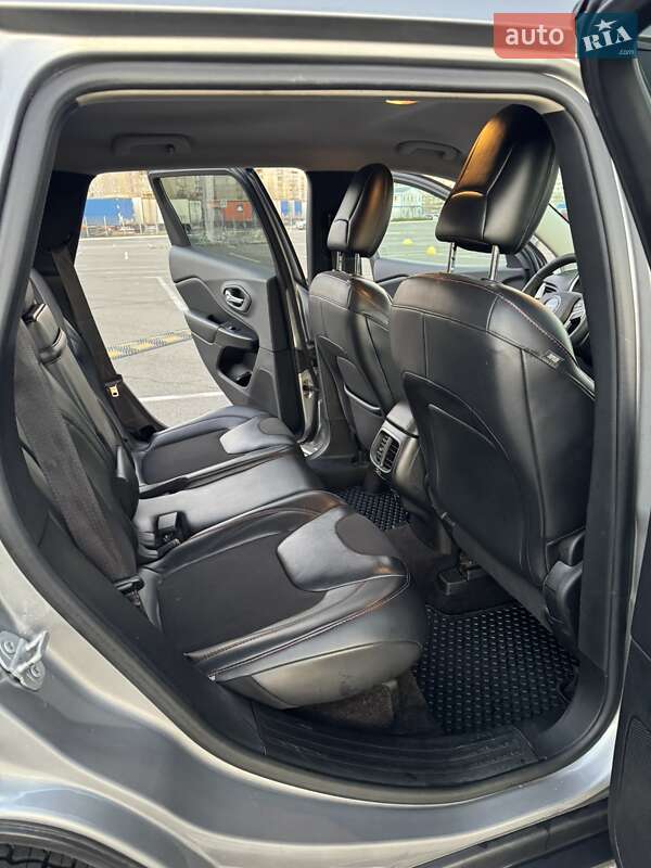 Внедорожник / Кроссовер Jeep Cherokee 2016 в Киеве фото 18 Внедорожник / Кроссовер Jeep Cherokee 2016 в Киеве