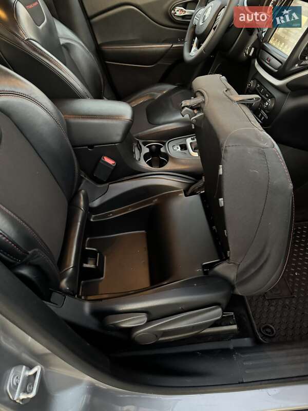 Внедорожник / Кроссовер Jeep Cherokee 2016 в Киеве фото 28 Внедорожник / Кроссовер Jeep Cherokee 2016 в Киеве