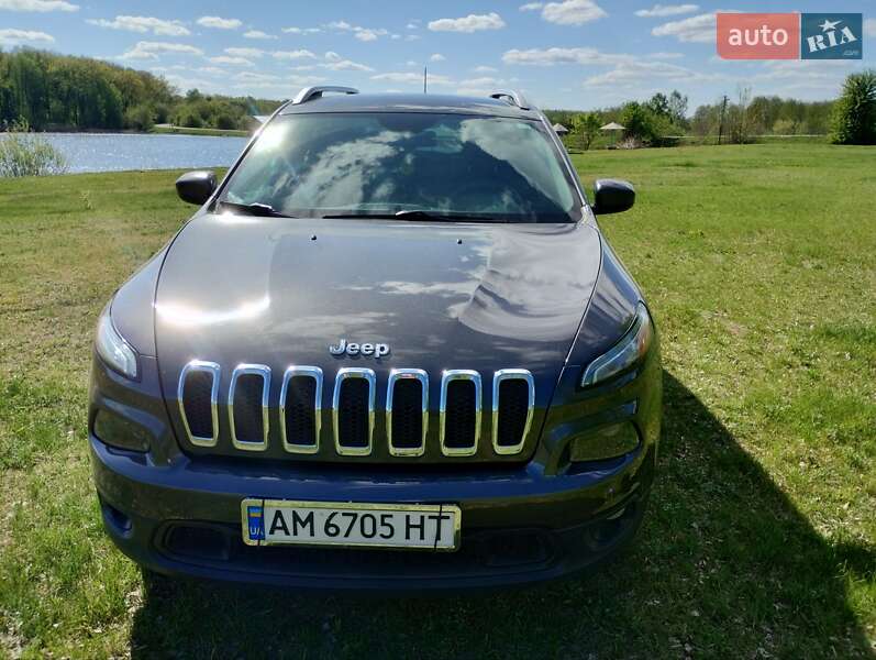 Внедорожник / Кроссовер Jeep Cherokee 2015 в Андрушевке