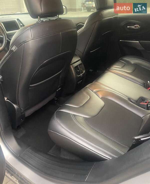 Внедорожник / Кроссовер Jeep Cherokee 2020 в Киеве