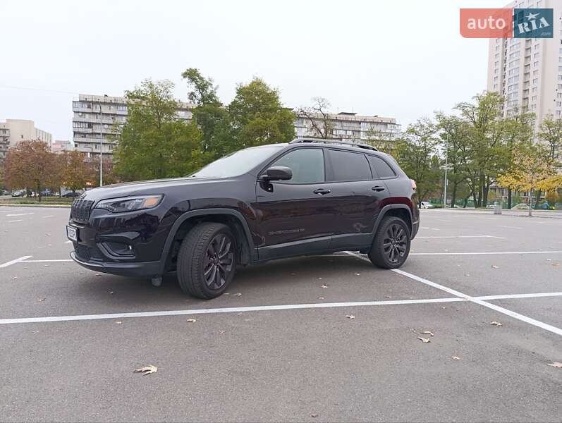 Внедорожник / Кроссовер Jeep Cherokee 2021 в Киеве