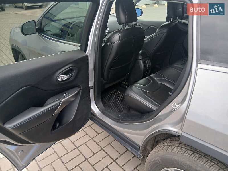 Внедорожник / Кроссовер Jeep Cherokee 2019 в Житомире