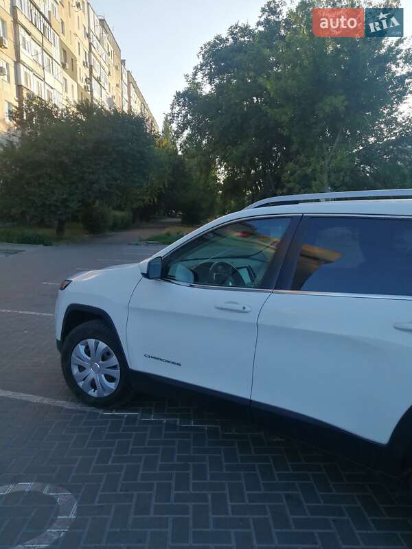 Позашляховик / Кросовер Jeep Cherokee 2015 в Кропивницькому