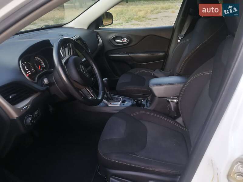 Позашляховик / Кросовер Jeep Cherokee 2015 в Кропивницькому