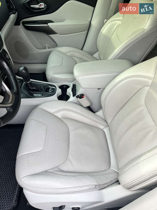 Внедорожник / Кроссовер Jeep Cherokee 2020 в Харькове