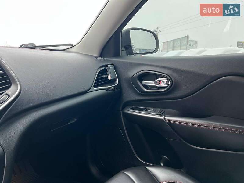 Внедорожник / Кроссовер Jeep Cherokee 2019 в Львове фото 34 Внедорожник / Кроссовер Jeep Cherokee 2019 в Львове