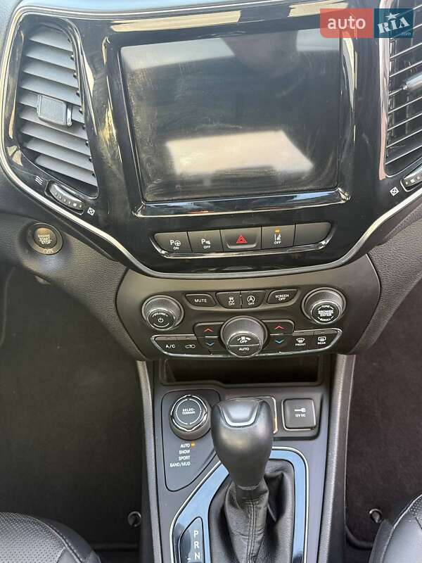 Позашляховик / Кросовер Jeep Cherokee 2021 в Києві