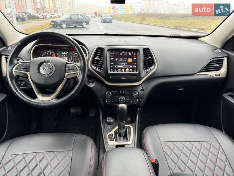 Внедорожник / Кроссовер Jeep Cherokee 2015 в Виннице