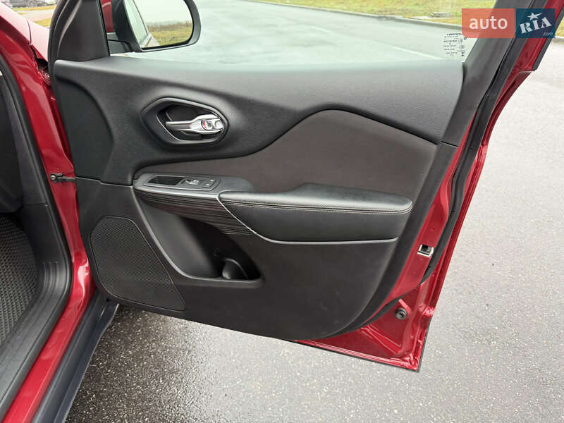 Внедорожник / Кроссовер Jeep Cherokee 2015 в Виннице