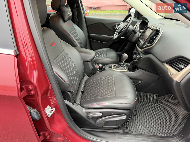 Внедорожник / Кроссовер Jeep Cherokee 2015 в Виннице