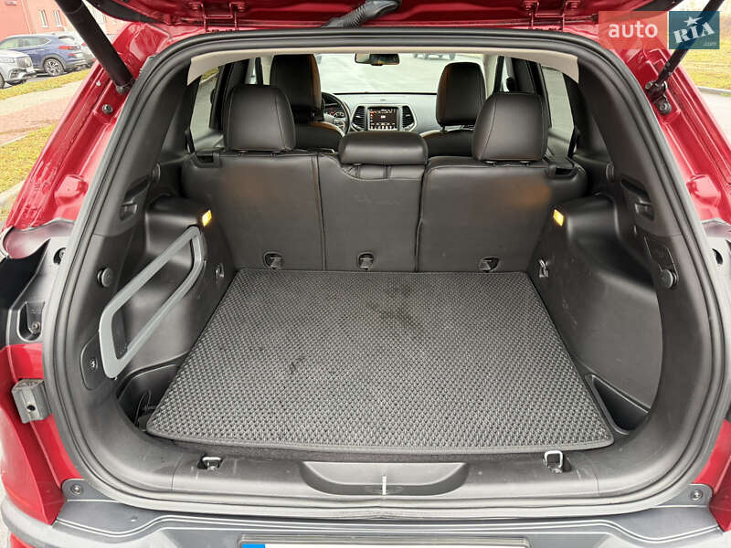 Внедорожник / Кроссовер Jeep Cherokee 2015 в Виннице