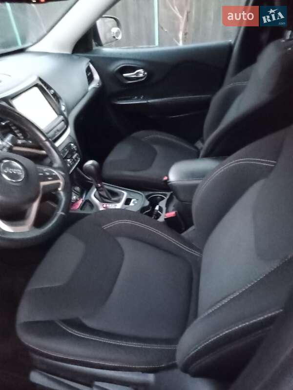 Внедорожник / Кроссовер Jeep Cherokee 2015 в Ромнах