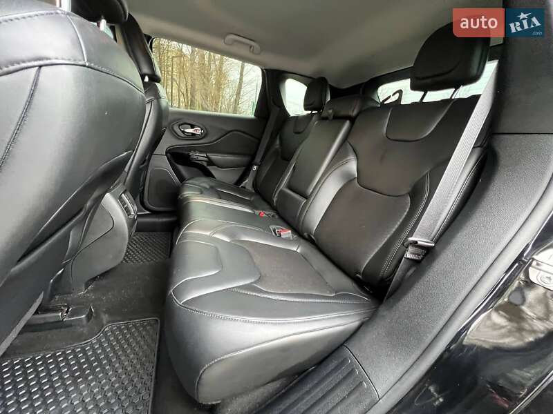 Внедорожник / Кроссовер Jeep Cherokee 2020 в Хмельницком