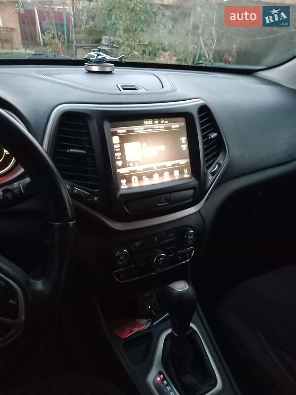 Внедорожник / Кроссовер Jeep Cherokee 2015 в Ромнах