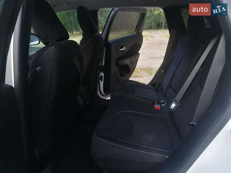 Позашляховик / Кросовер Jeep Cherokee 2015 в Кропивницькому