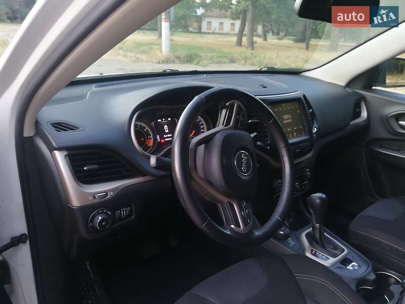 Позашляховик / Кросовер Jeep Cherokee 2015 в Кропивницькому