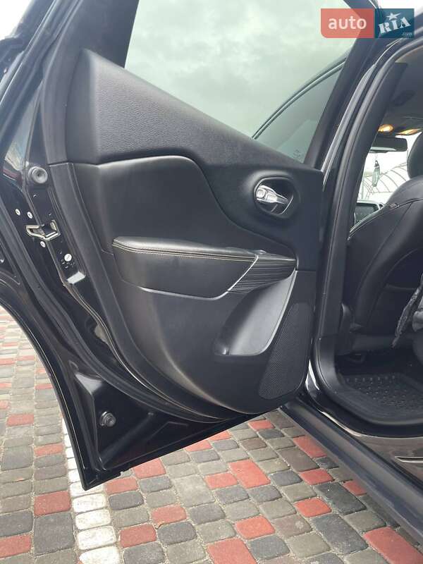 Внедорожник / Кроссовер Jeep Cherokee 2016 в Днепре