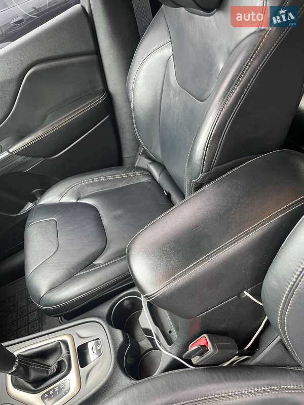 Внедорожник / Кроссовер Jeep Cherokee 2016 в Днепре