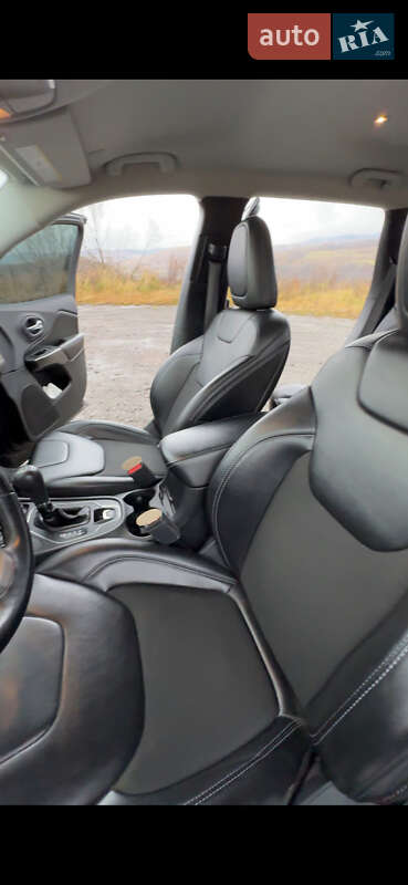 Позашляховик / Кросовер Jeep Cherokee 2020 в Воловцю