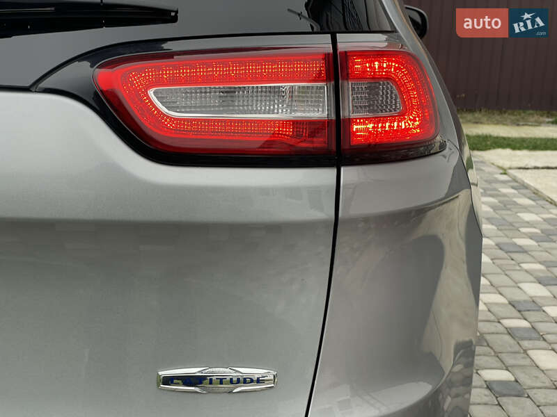 Внедорожник / Кроссовер Jeep Cherokee 2014 в Лубнах