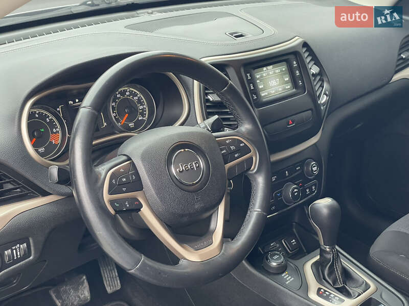 Внедорожник / Кроссовер Jeep Cherokee 2014 в Лубнах