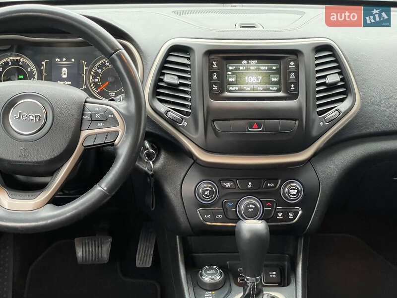 Внедорожник / Кроссовер Jeep Cherokee 2014 в Лубнах