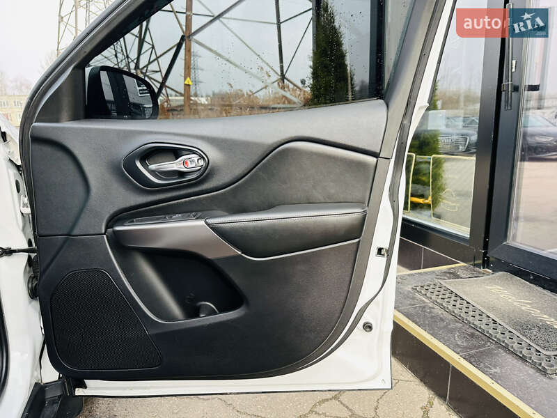 Внедорожник / Кроссовер Jeep Cherokee 2018 в Харькове