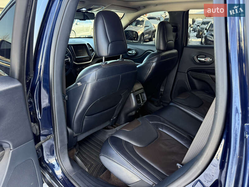 Позашляховик / Кросовер Jeep Cherokee 2015 в Стрию