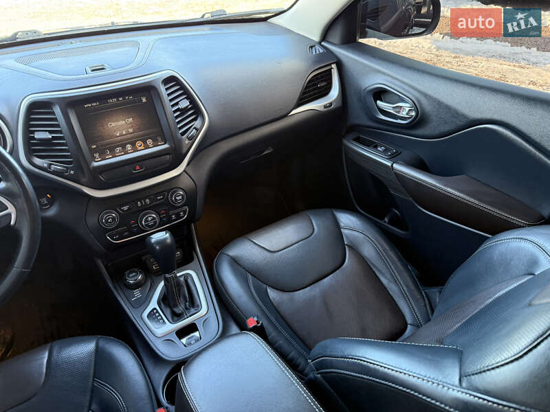 Позашляховик / Кросовер Jeep Cherokee 2015 в Стрию