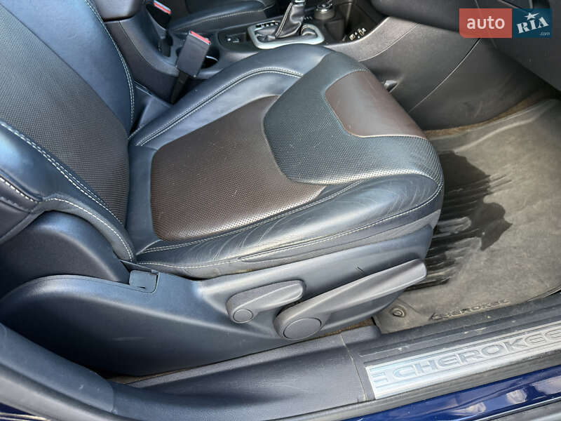 Позашляховик / Кросовер Jeep Cherokee 2015 в Стрию