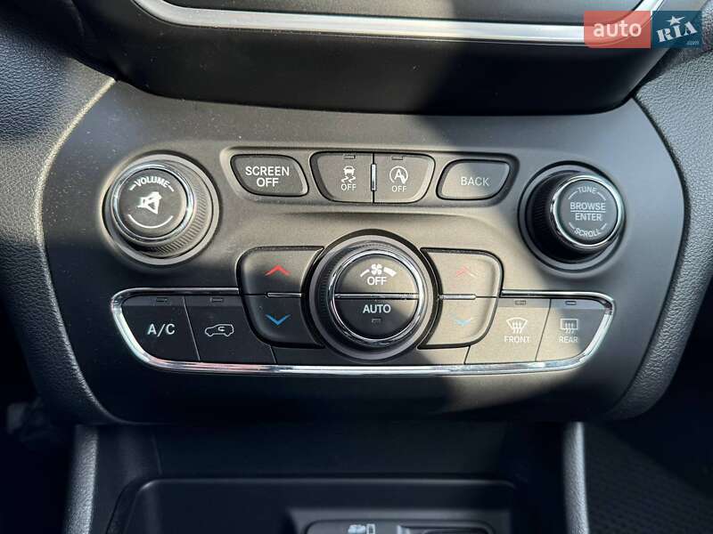 Внедорожник / Кроссовер Jeep Cherokee 2015 в Киеве фото 22 Внедорожник / Кроссовер Jeep Cherokee 2015 в Киеве