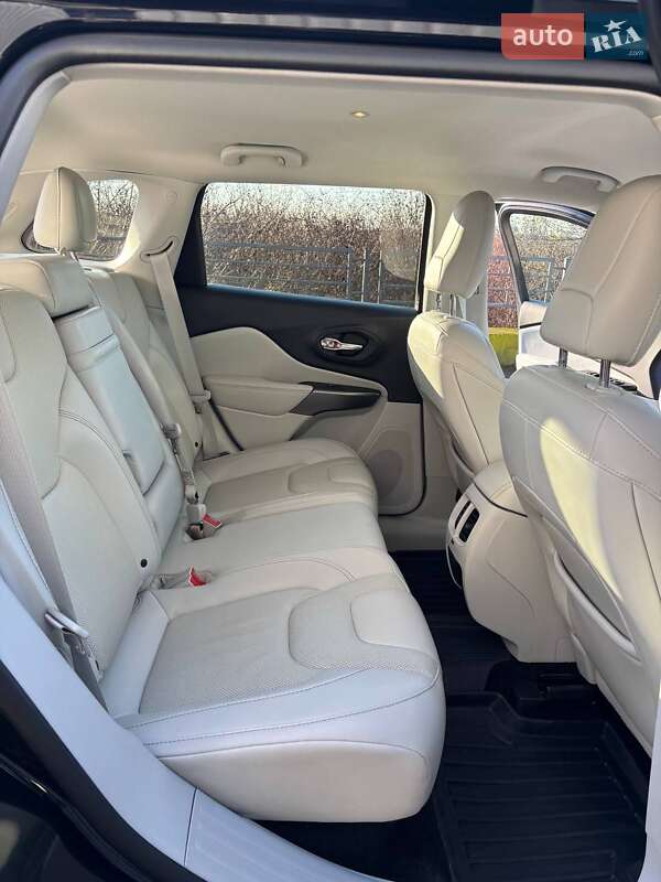 Позашляховик / Кросовер Jeep Cherokee 2018 в Хотині фото 16 Позашляховик / Кросовер Jeep Cherokee 2018 в Хотині