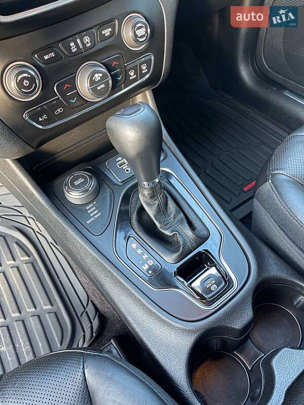 Внедорожник / Кроссовер Jeep Cherokee 2018 в Луцке