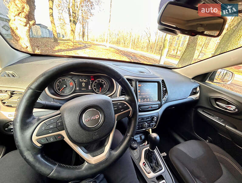 Позашляховик / Кросовер Jeep Cherokee 2015 в Харкові