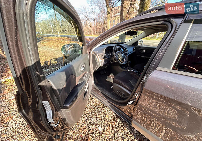 Позашляховик / Кросовер Jeep Cherokee 2015 в Харкові