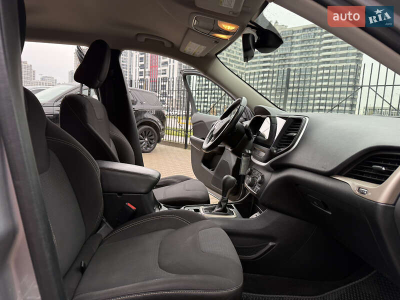 Позашляховик / Кросовер Jeep Cherokee 2015 в Києві фото 19 Позашляховик / Кросовер Jeep Cherokee 2015 в Києві