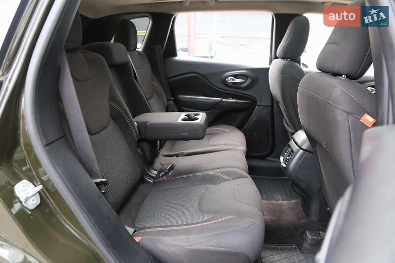 Позашляховик / Кросовер Jeep Cherokee 2016 в Києві