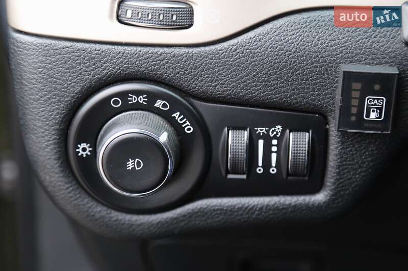 Позашляховик / Кросовер Jeep Cherokee 2016 в Києві