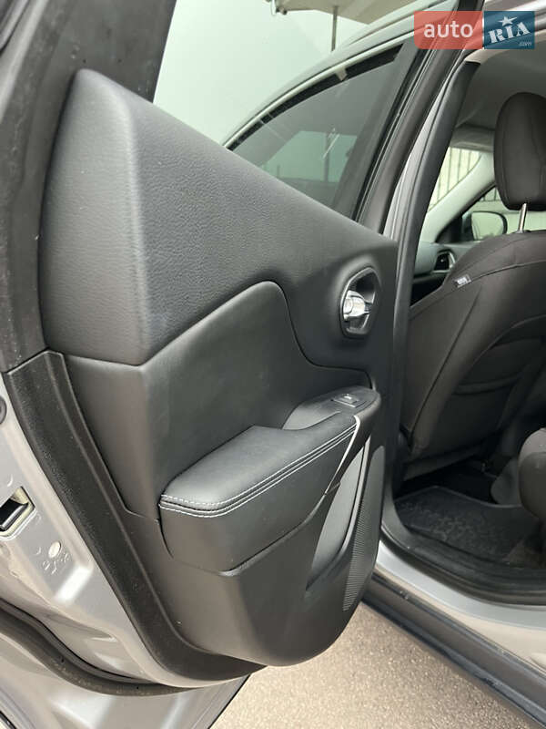 Внедорожник / Кроссовер Jeep Cherokee 2019 в Ровно