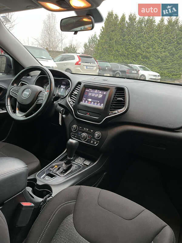 Внедорожник / Кроссовер Jeep Cherokee 2019 в Ровно