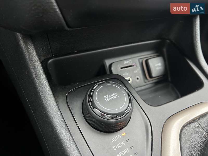 Позашляховик / Кросовер Jeep Cherokee 2014 в Києві фото 18 Позашляховик / Кросовер Jeep Cherokee 2014 в Києві
