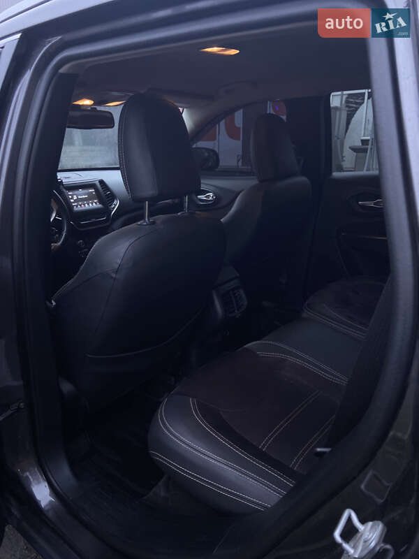 Внедорожник / Кроссовер Jeep Cherokee 2016 в Днепре